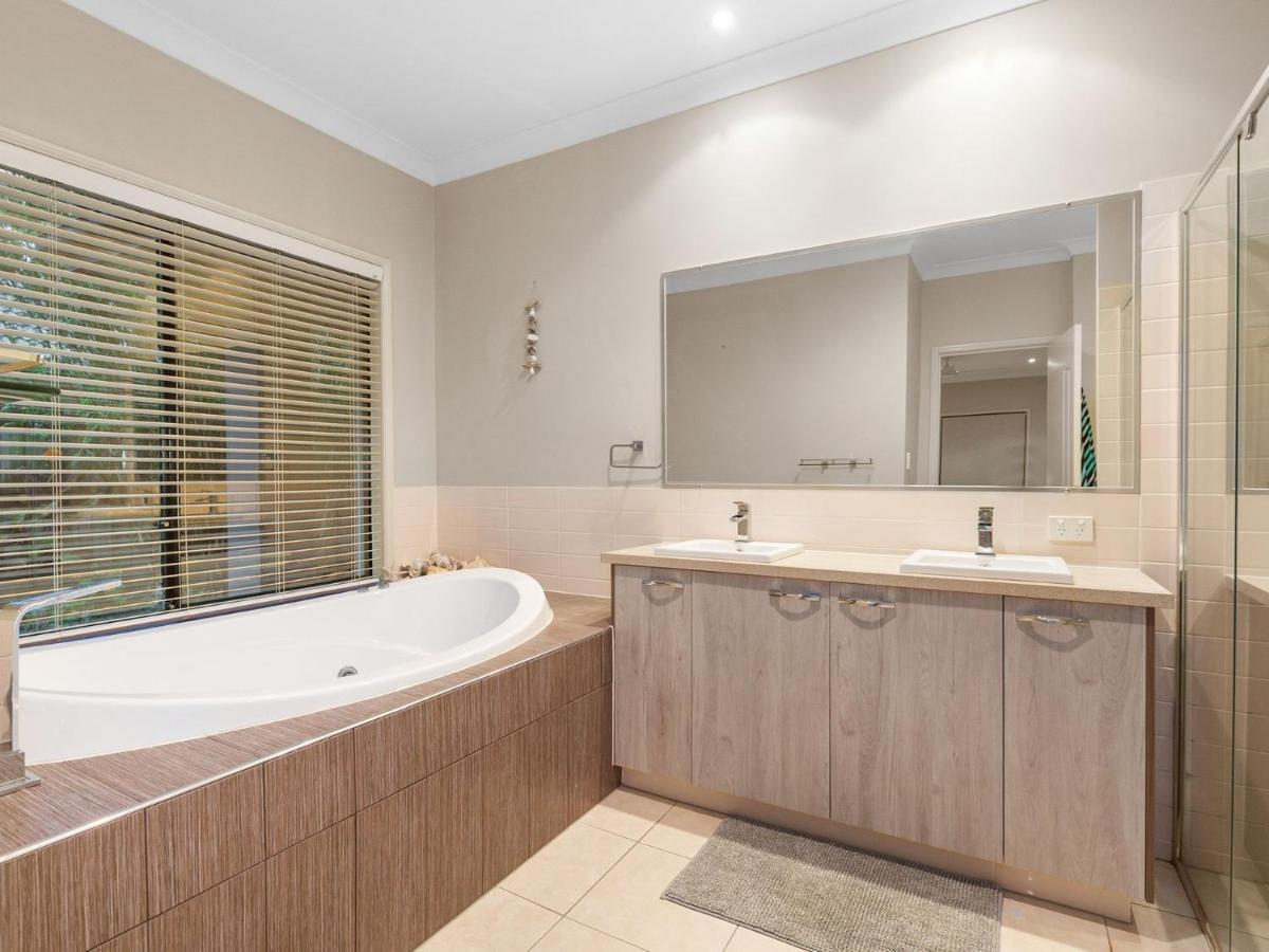 Black Rock Beach House With Pool Потсвил Екстериор снимка